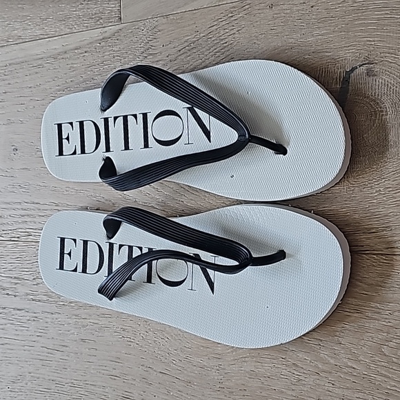 NWOT Edition Hotels Flip Flops - Picture 2 of 8